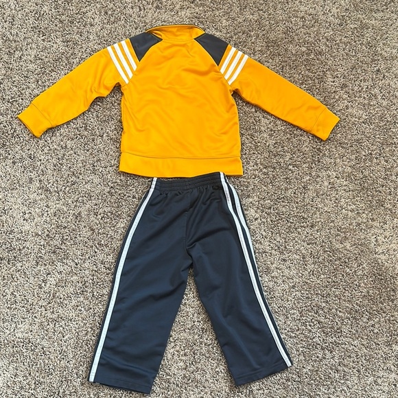 NWOT SET Adidas Youth Gold and Black Tracksuit size 3T - Picture 4 of 4